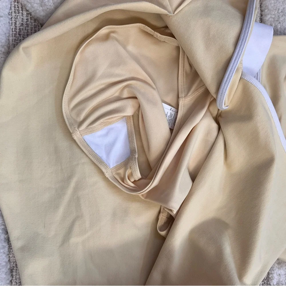 Set! ALO Outfit Streamlined Airbrush Bra Tank XS & skirt XS Warm Butter & White